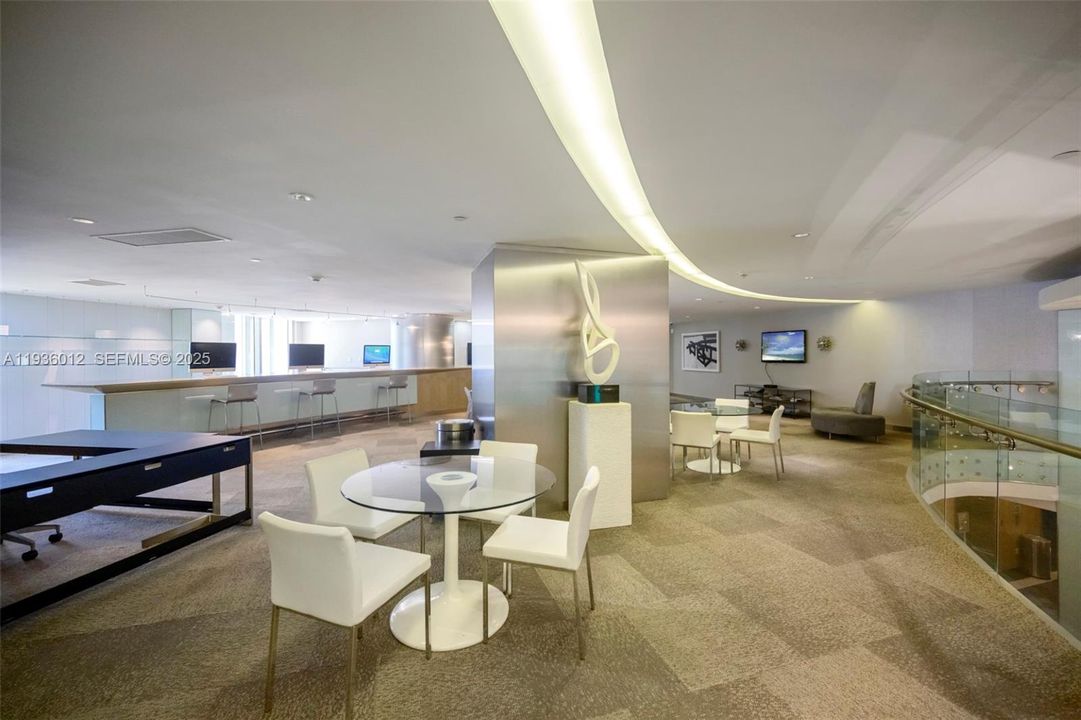 For Rent: $4,300 (2 beds, 2 baths, 1110 Square Feet)