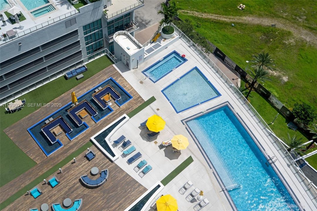 For Rent: $4,300 (2 beds, 2 baths, 1110 Square Feet)