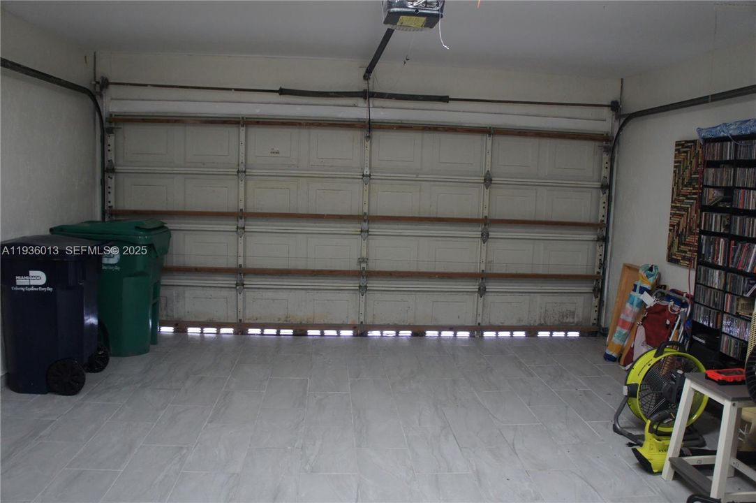 Под контрактом: $680,000 (3 спален, 2 ванн, 1938 Квадратных фут)