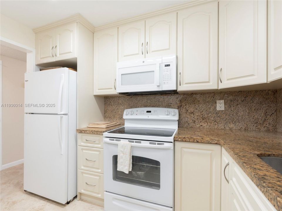 待售: $630,000 (2 贝兹, 2 浴室, 1248 平方英尺)