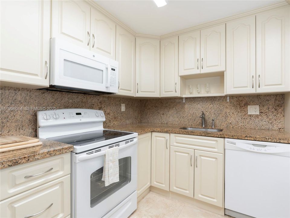 待售: $630,000 (2 贝兹, 2 浴室, 1248 平方英尺)