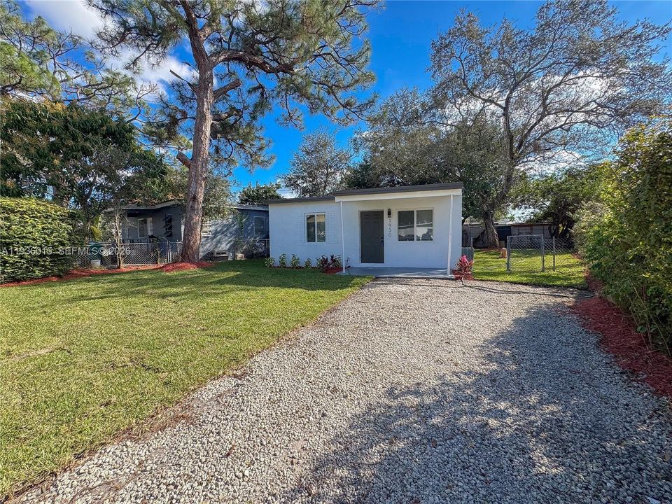 For Sale: $445,000 (3 beds, 2 baths, 550 Square Feet)