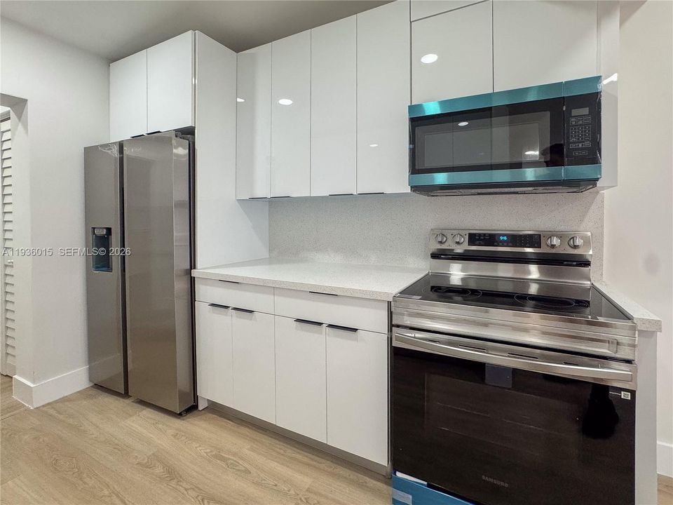 For Sale: $445,000 (3 beds, 2 baths, 550 Square Feet)