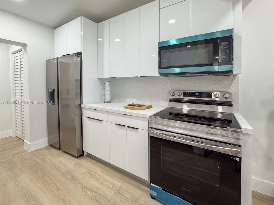 For Sale: $445,000 (3 beds, 2 baths, 550 Square Feet)