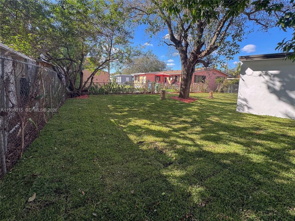 For Sale: $445,000 (3 beds, 2 baths, 550 Square Feet)
