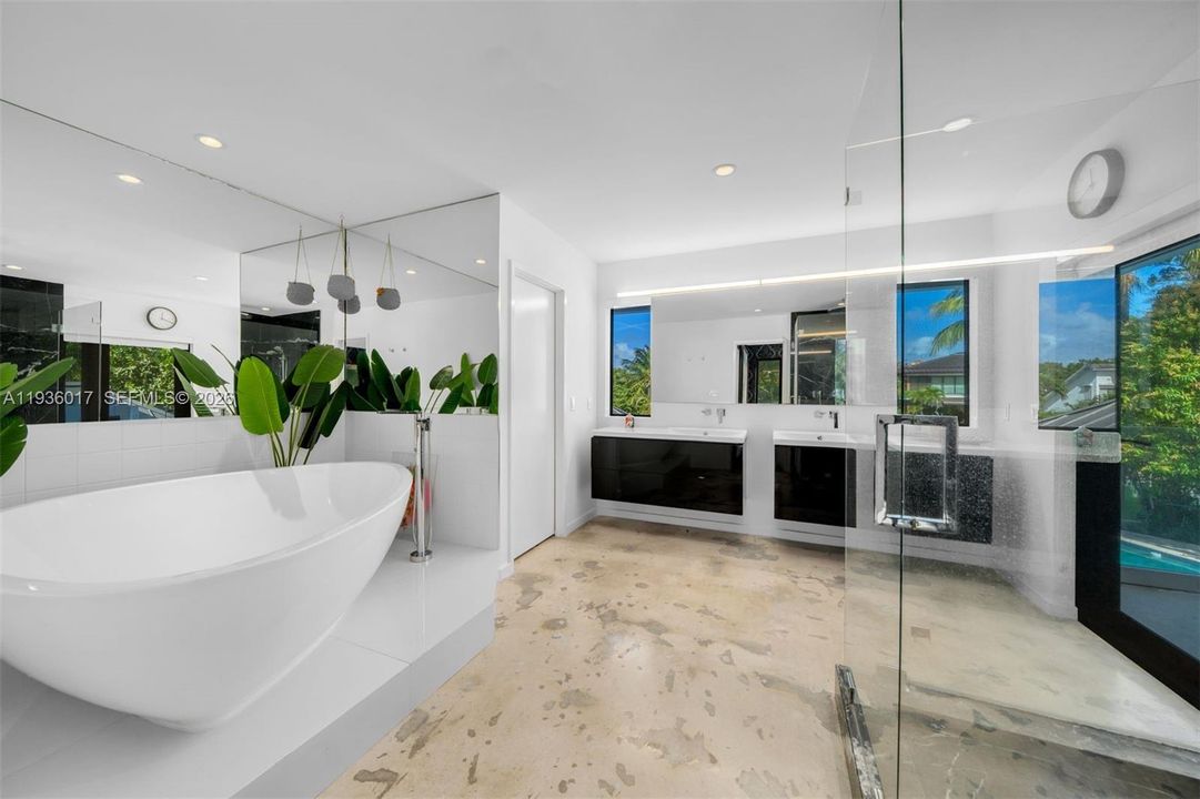 For Sale: $13,850,000 (5 beds, 4 baths, 4924 Square Feet)