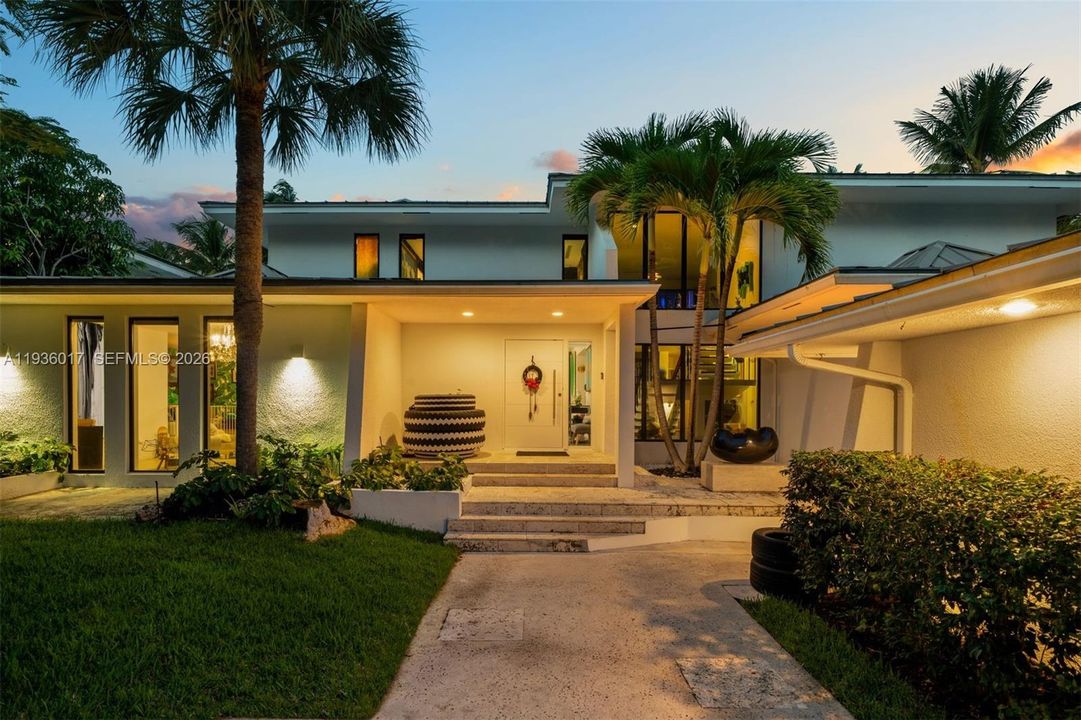 For Sale: $13,850,000 (5 beds, 4 baths, 4924 Square Feet)