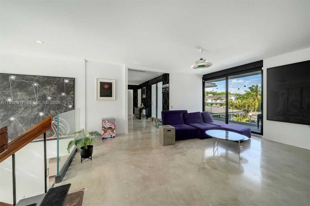 For Sale: $13,850,000 (5 beds, 4 baths, 4924 Square Feet)