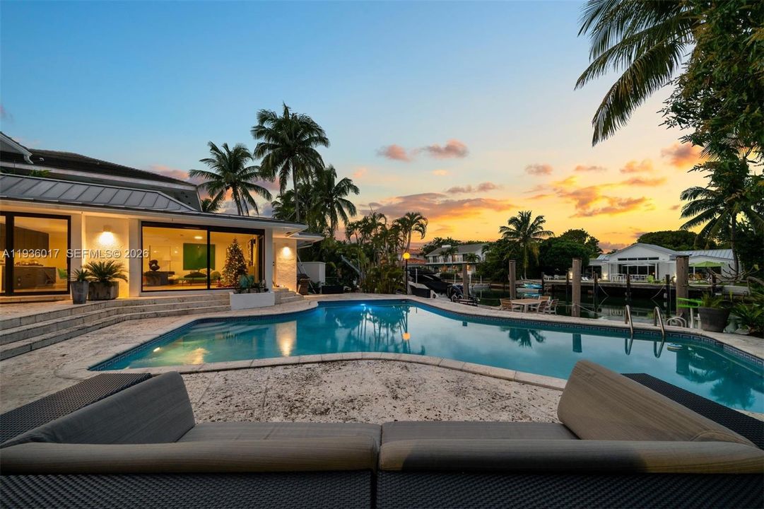 For Sale: $13,850,000 (5 beds, 4 baths, 4924 Square Feet)