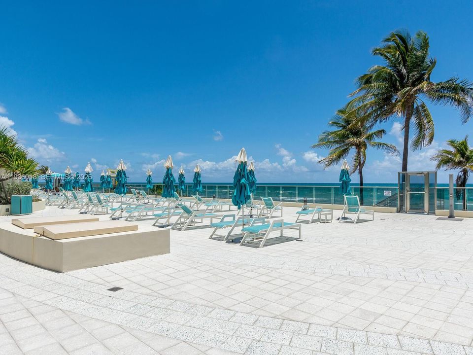 В аренду: $2,900 (1 спален, 1 ванн, 835 Квадратных фут)