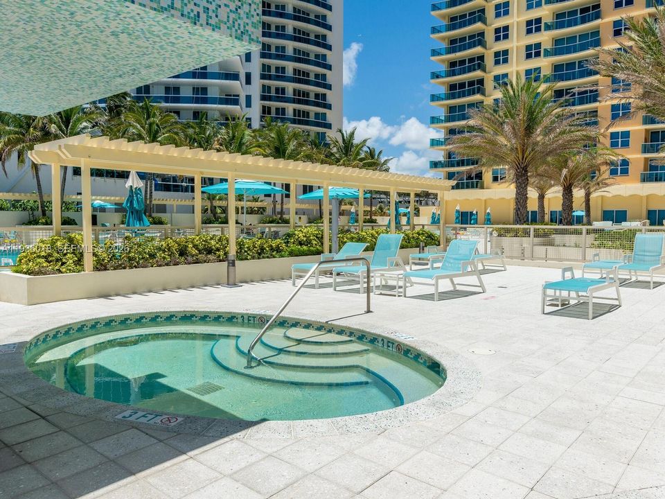 В аренду: $2,900 (1 спален, 1 ванн, 835 Квадратных фут)