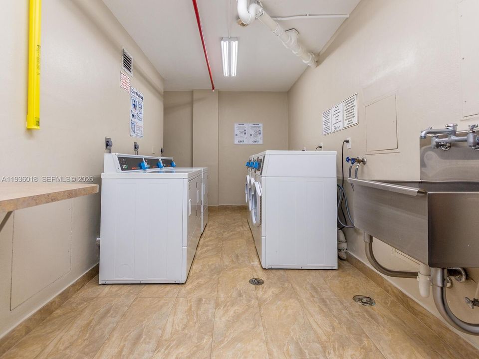 В аренду: $2,900 (1 спален, 1 ванн, 835 Квадратных фут)