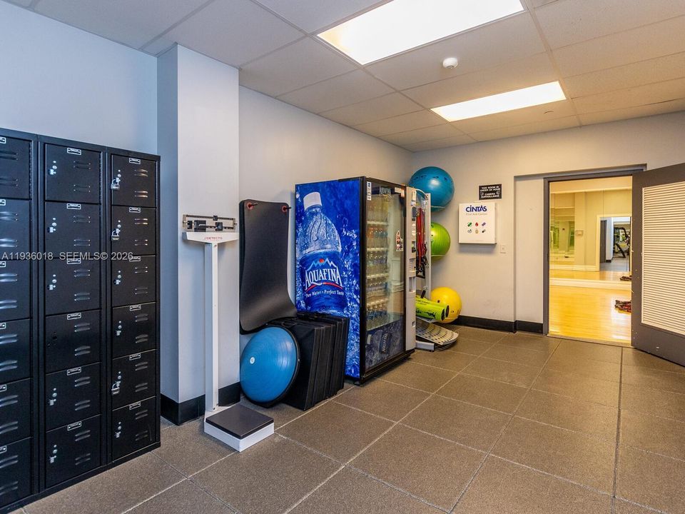 В аренду: $2,900 (1 спален, 1 ванн, 835 Квадратных фут)