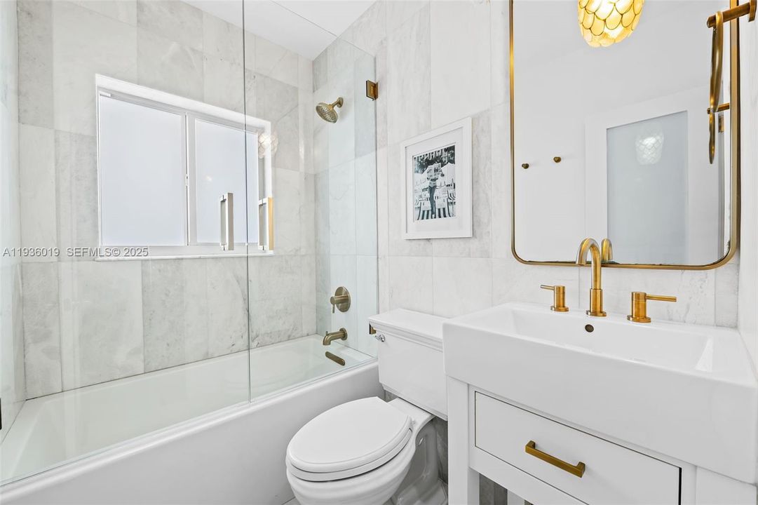 Guest bath featuring shower / tub combo