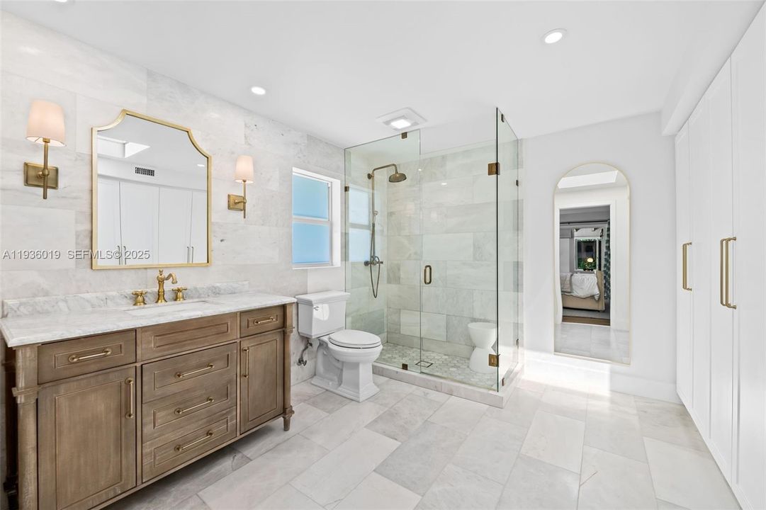 Primary bedroom 2 en suite bath featuring stand alone steam shower