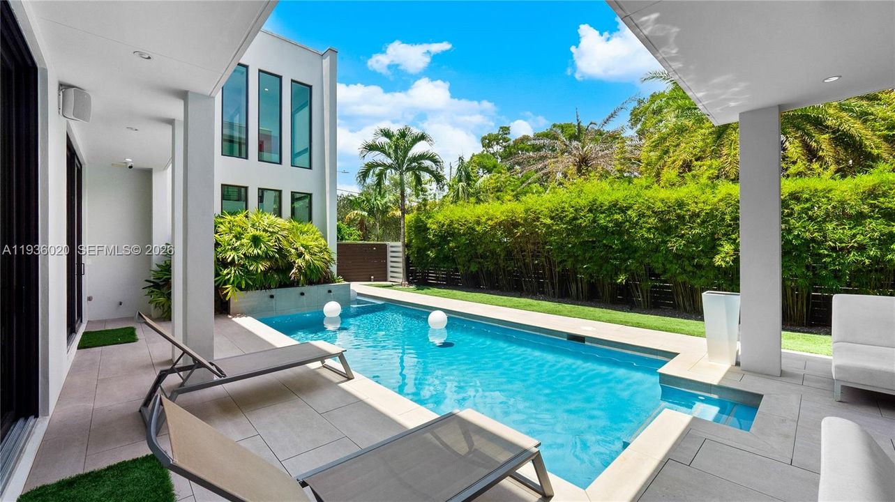 For Sale: $3,550,000 (4 beds, 4 baths, 3734 Square Feet)