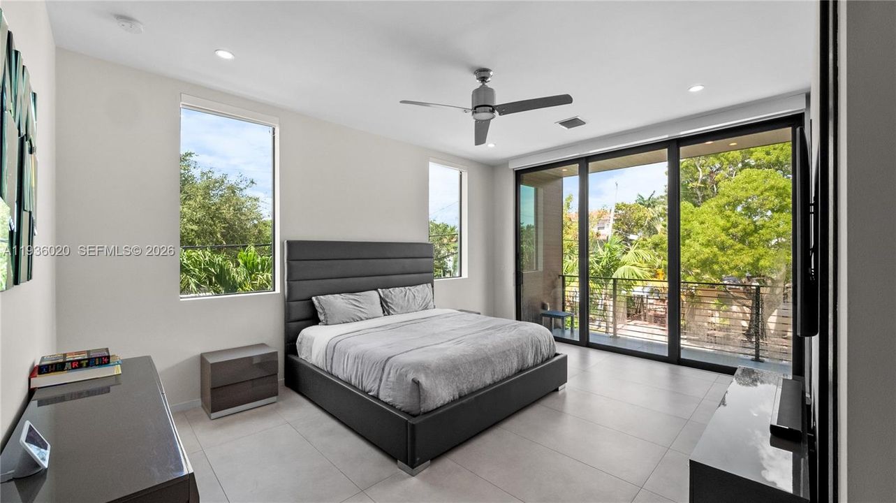 For Sale: $3,550,000 (4 beds, 4 baths, 3734 Square Feet)