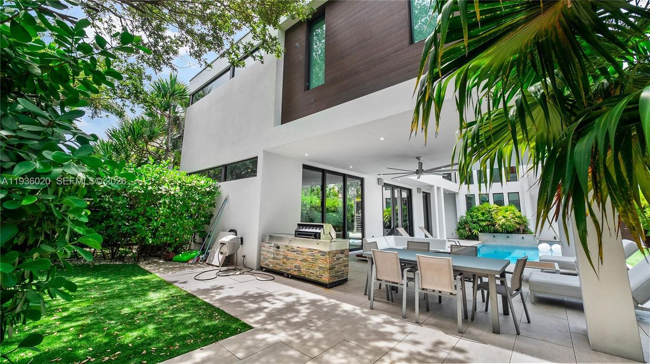 For Sale: $3,550,000 (4 beds, 4 baths, 3734 Square Feet)