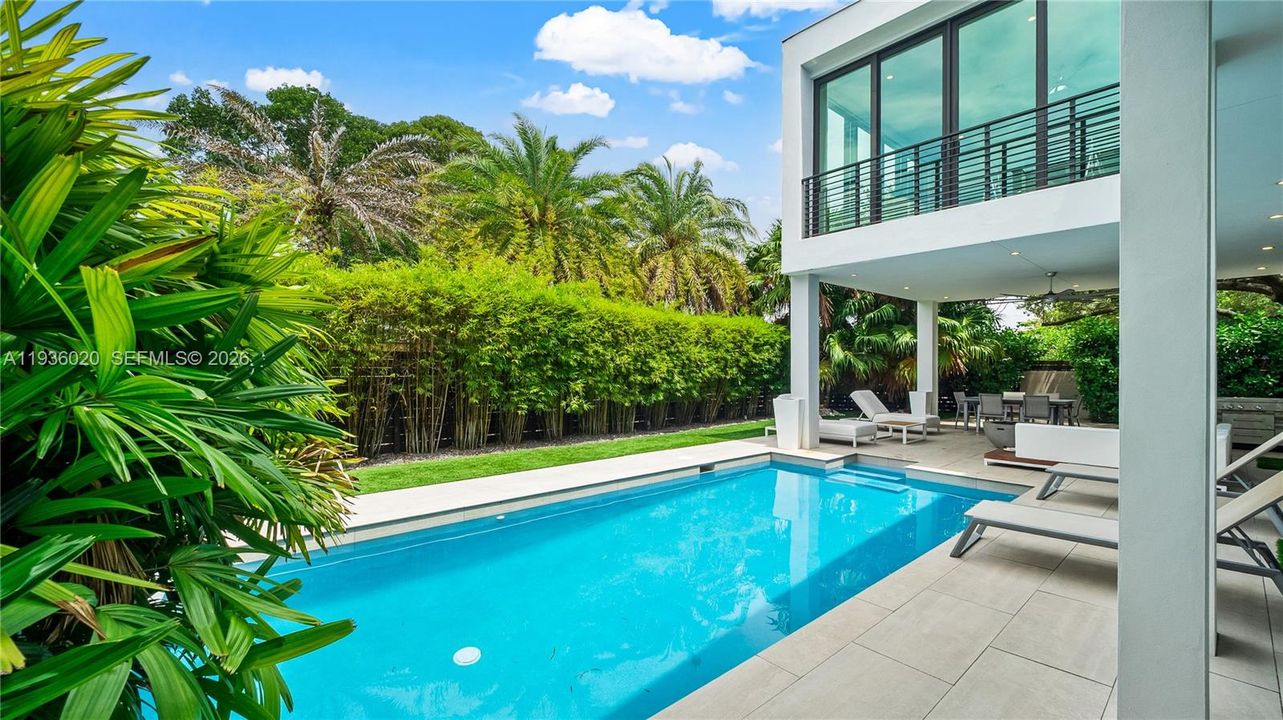 For Sale: $3,550,000 (4 beds, 4 baths, 3734 Square Feet)