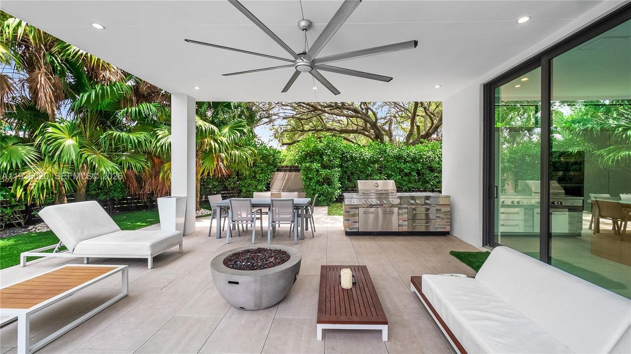 For Sale: $3,550,000 (4 beds, 4 baths, 3734 Square Feet)