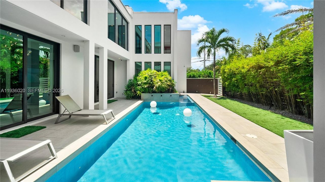 For Sale: $3,550,000 (4 beds, 4 baths, 3734 Square Feet)