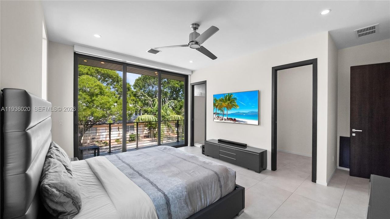 For Sale: $3,550,000 (4 beds, 4 baths, 3734 Square Feet)