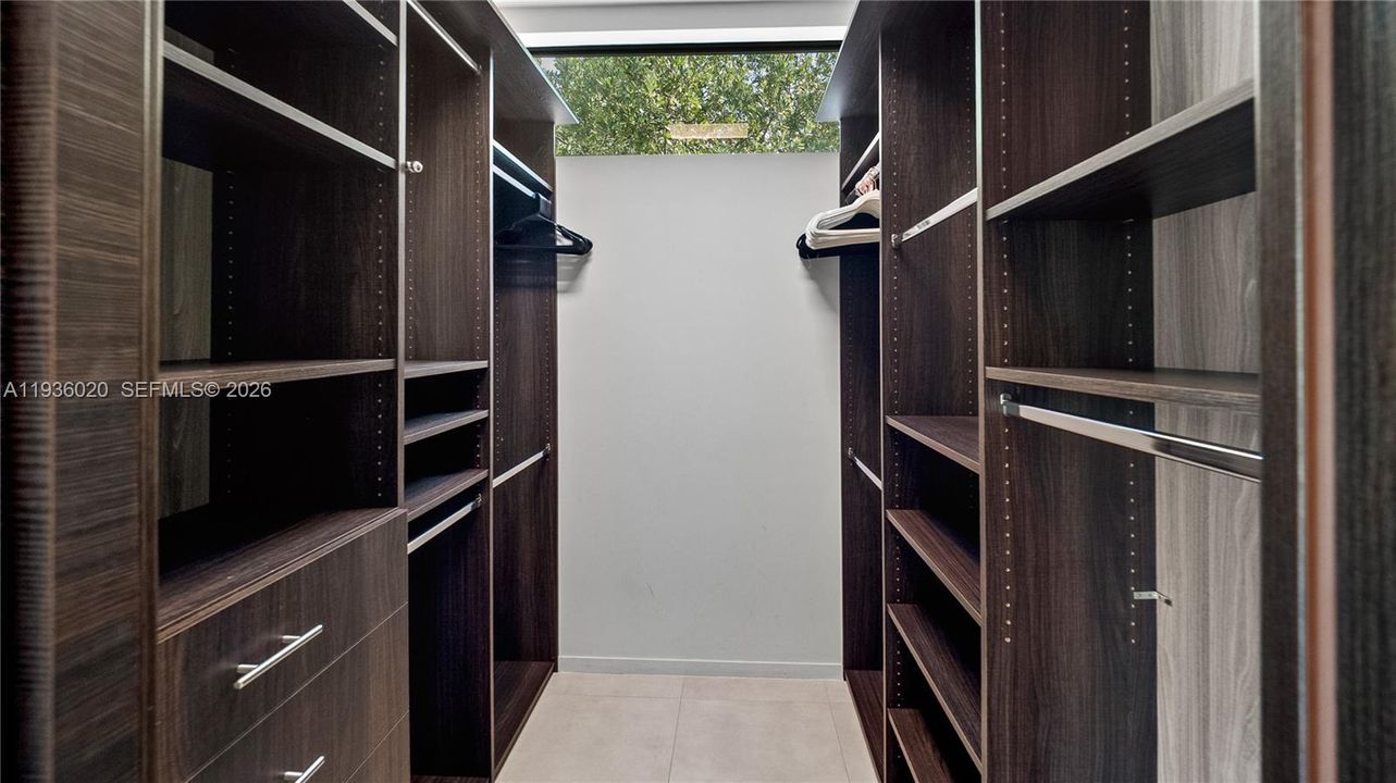 For Sale: $3,550,000 (4 beds, 4 baths, 3734 Square Feet)