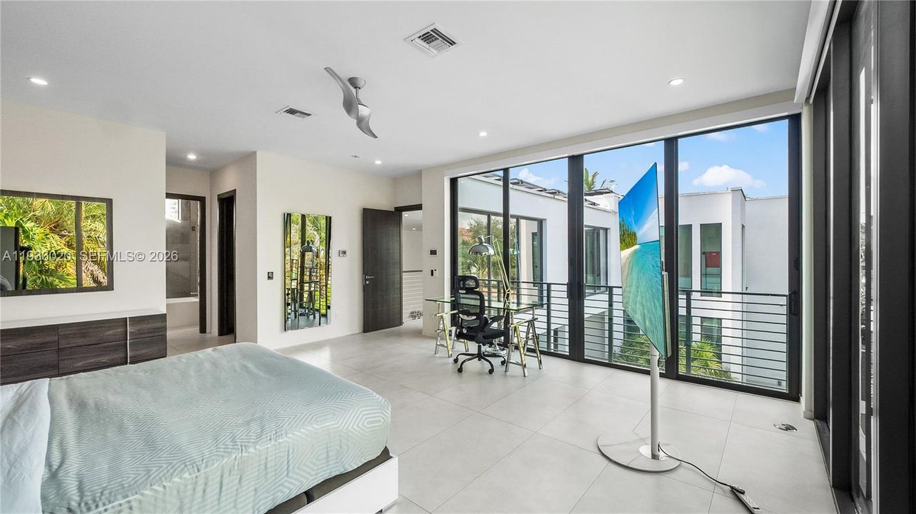 For Sale: $3,550,000 (4 beds, 4 baths, 3734 Square Feet)