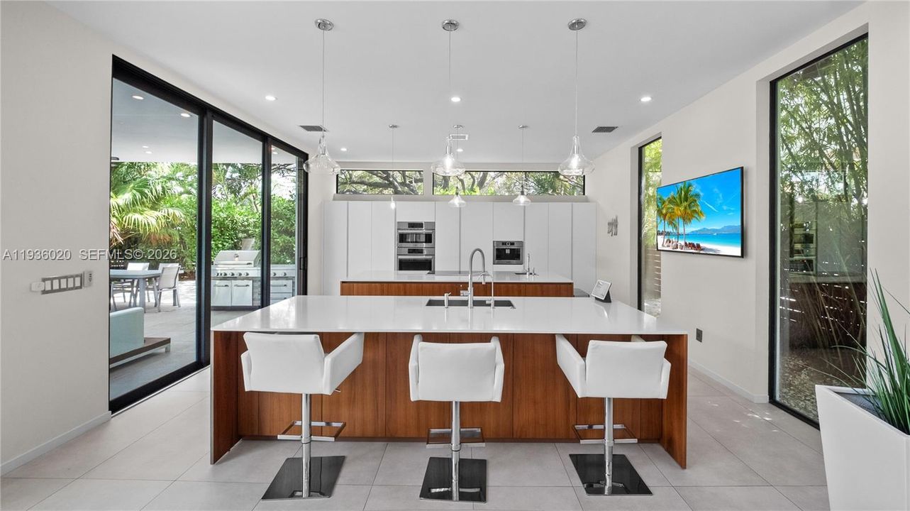 For Sale: $3,550,000 (4 beds, 4 baths, 3734 Square Feet)