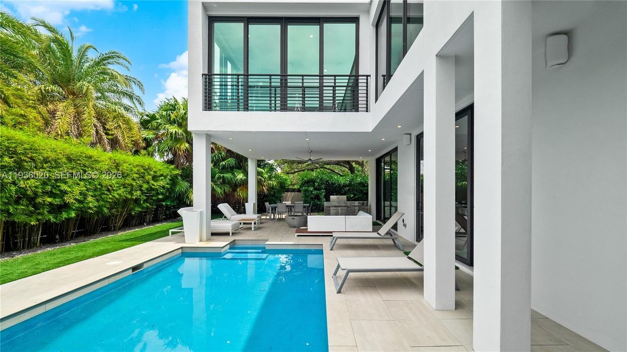 For Sale: $3,550,000 (4 beds, 4 baths, 3734 Square Feet)