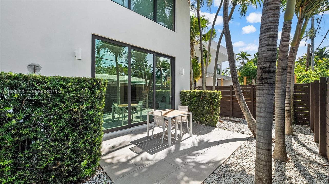 For Sale: $3,550,000 (4 beds, 4 baths, 3734 Square Feet)