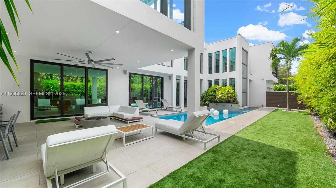 For Sale: $3,550,000 (4 beds, 4 baths, 3734 Square Feet)