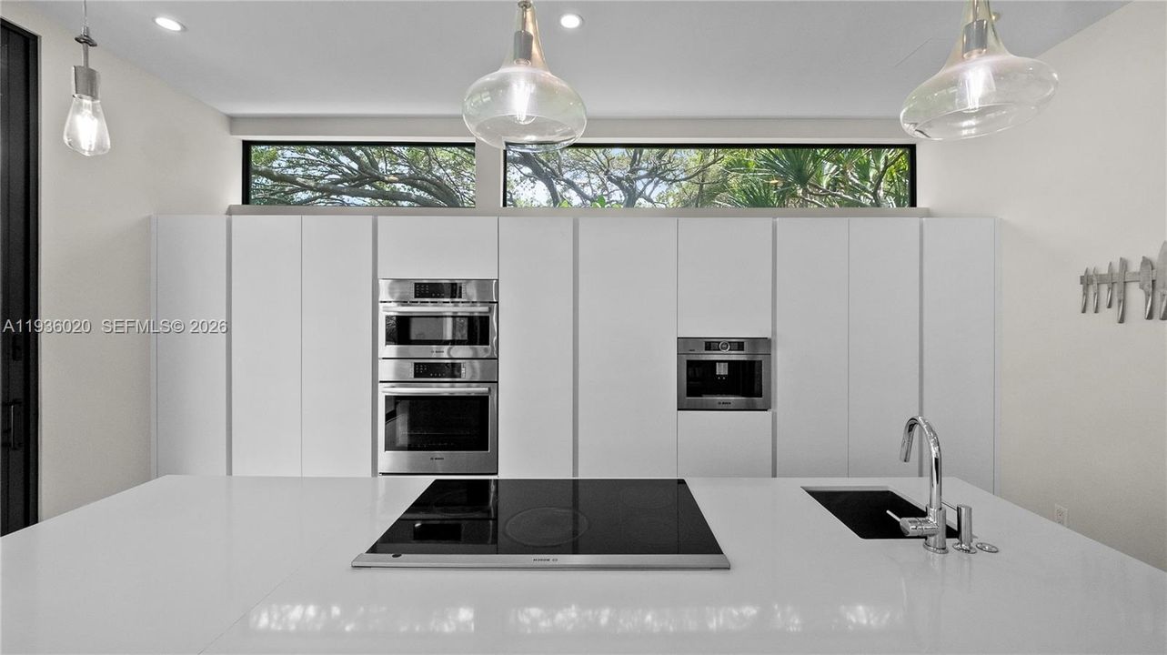 For Sale: $3,550,000 (4 beds, 4 baths, 3734 Square Feet)