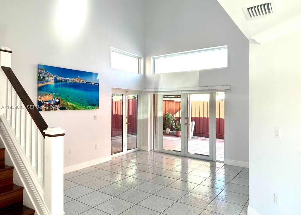 En Venta: $625,000 (3 camas, 2 baños, 1570 Pies cuadrados)