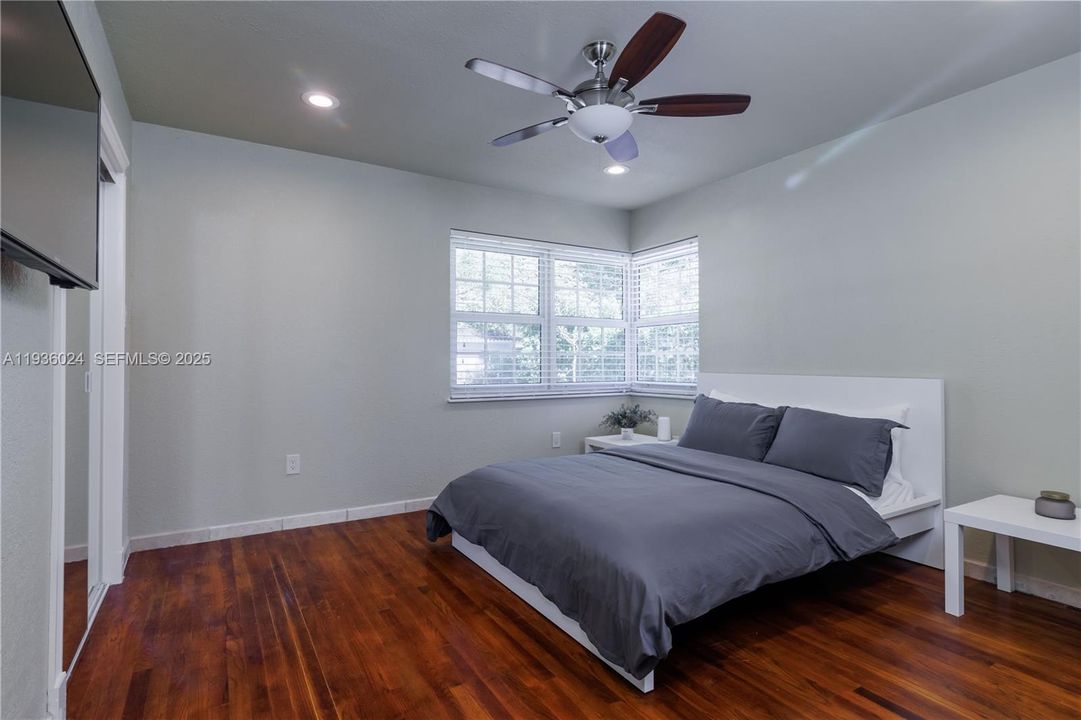 For Rent: $5,300 (4 beds, 2 baths, 1520 Square Feet)