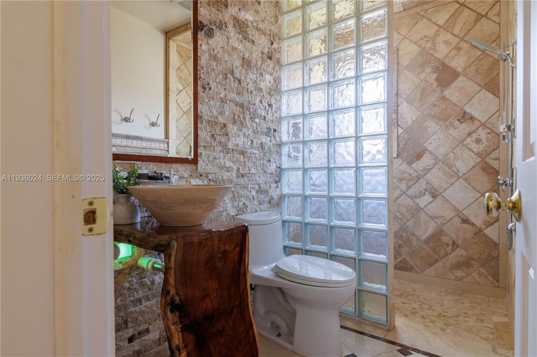 For Rent: $5,300 (4 beds, 2 baths, 1520 Square Feet)