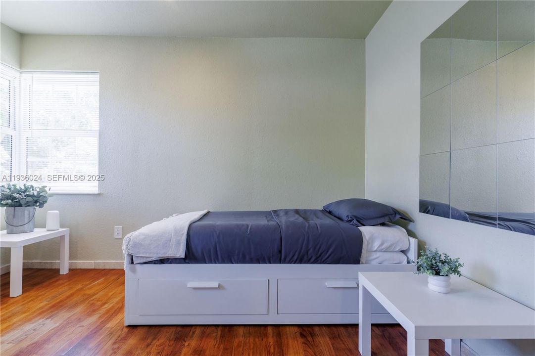 For Rent: $5,300 (4 beds, 2 baths, 1520 Square Feet)