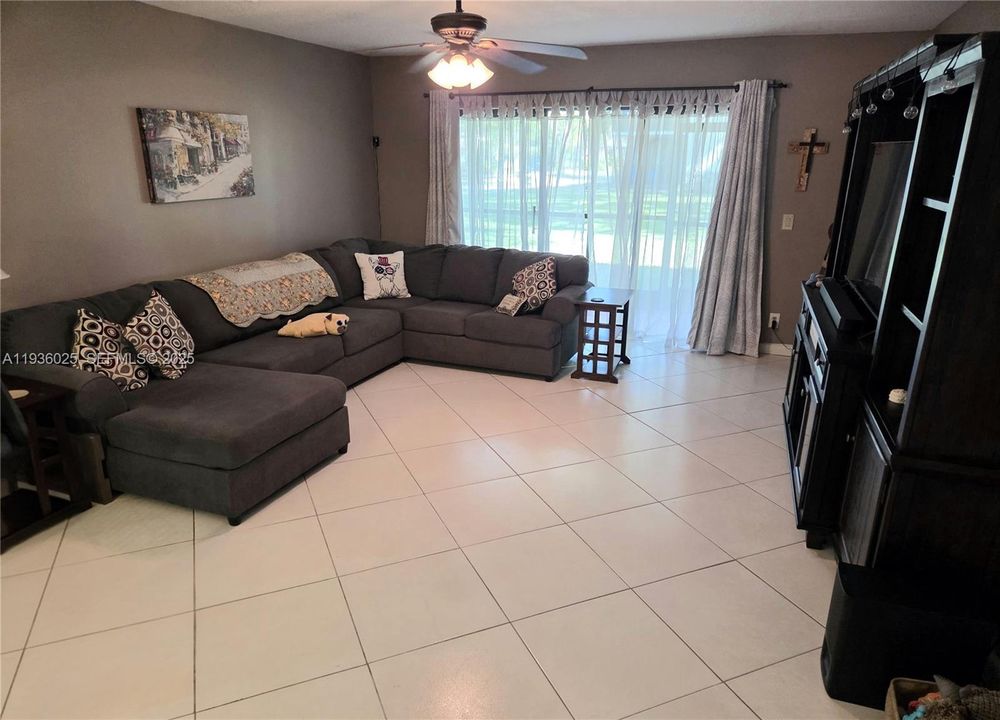 For Sale: $310,000 (2 beds, 2 baths, 1231 Square Feet)