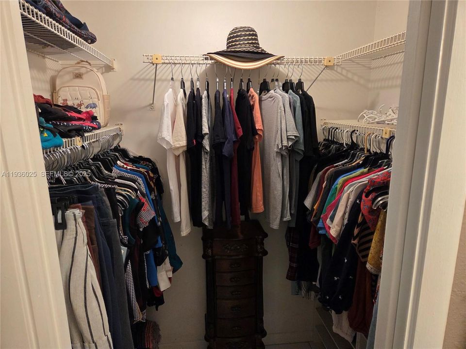 For Sale: $310,000 (2 beds, 2 baths, 1231 Square Feet)