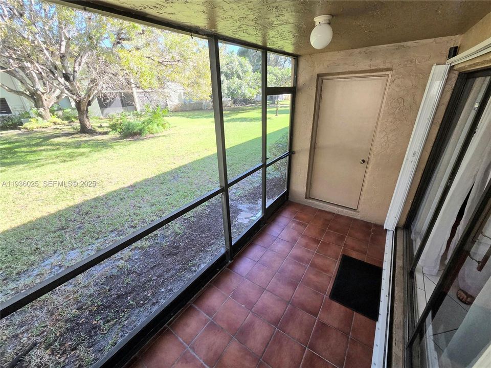 For Sale: $310,000 (2 beds, 2 baths, 1231 Square Feet)