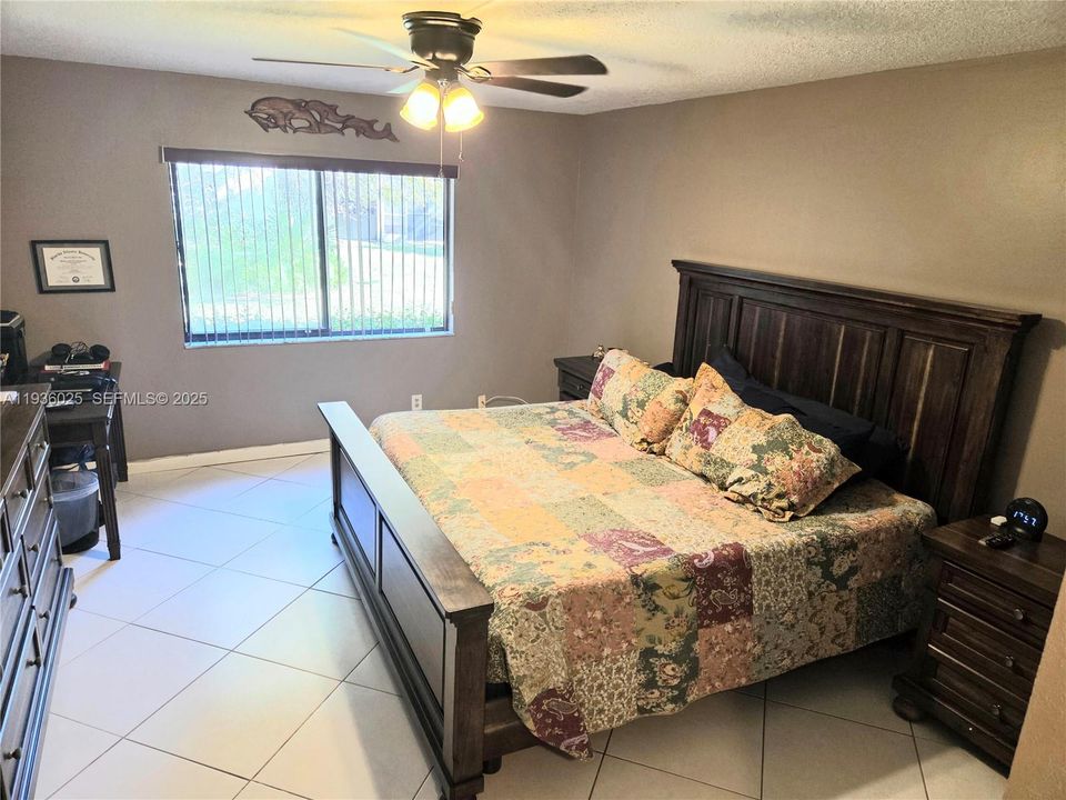 For Sale: $310,000 (2 beds, 2 baths, 1231 Square Feet)