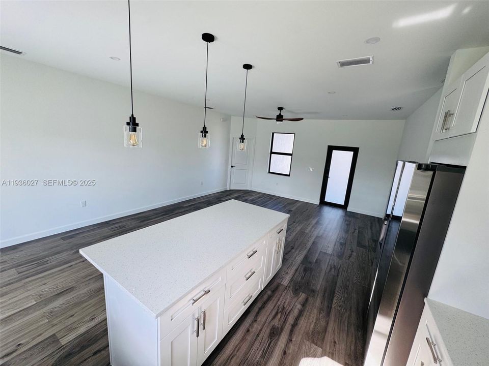 En Venta: $389,990 (3 camas, 2 baños, 1490 Pies cuadrados)