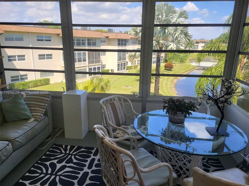 На продажу: $119,900 (2 спален, 2 ванн, 944 Квадратных фут)