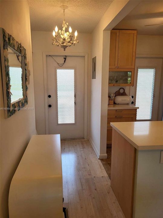 На продажу: $119,900 (2 спален, 2 ванн, 944 Квадратных фут)