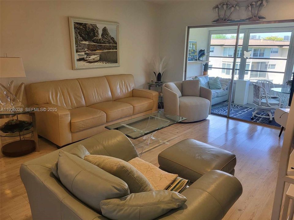 На продажу: $119,900 (2 спален, 2 ванн, 944 Квадратных фут)