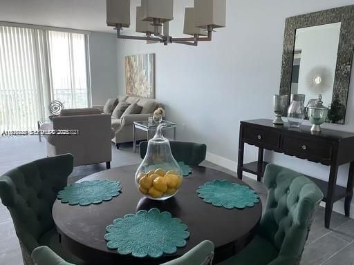 For Sale: $329,000 (1 beds, 1 baths, 797 Square Feet)