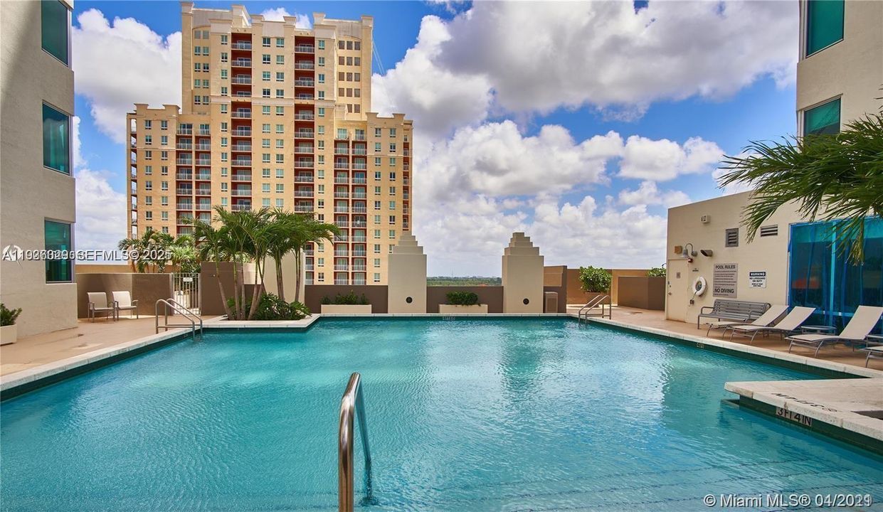 For Sale: $329,000 (1 beds, 1 baths, 797 Square Feet)