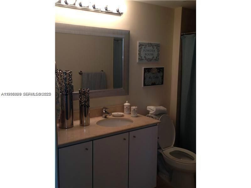 For Sale: $329,000 (1 beds, 1 baths, 797 Square Feet)