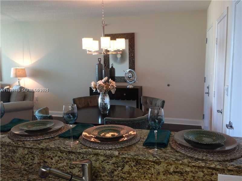 For Sale: $329,000 (1 beds, 1 baths, 797 Square Feet)