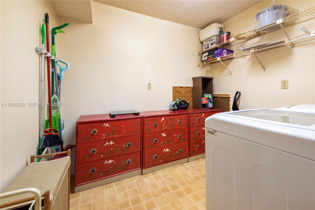 待售: $144,900 (2 贝兹, 2 浴室, 1270 平方英尺)